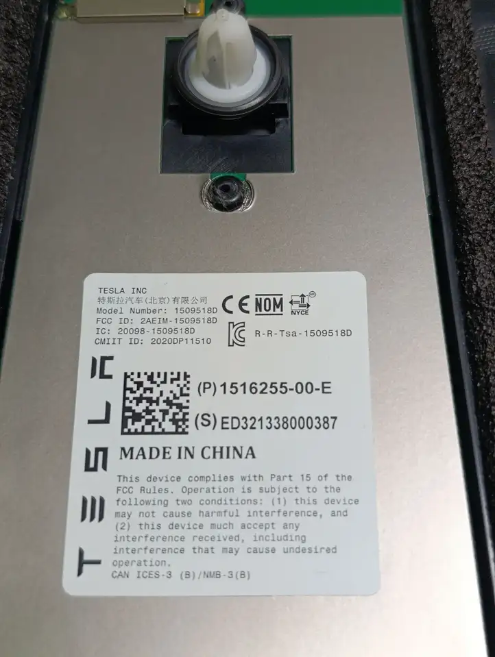 Tesla Model Y (2019 - 2024) 151625500E Наружная накладка стойки B — фото 7