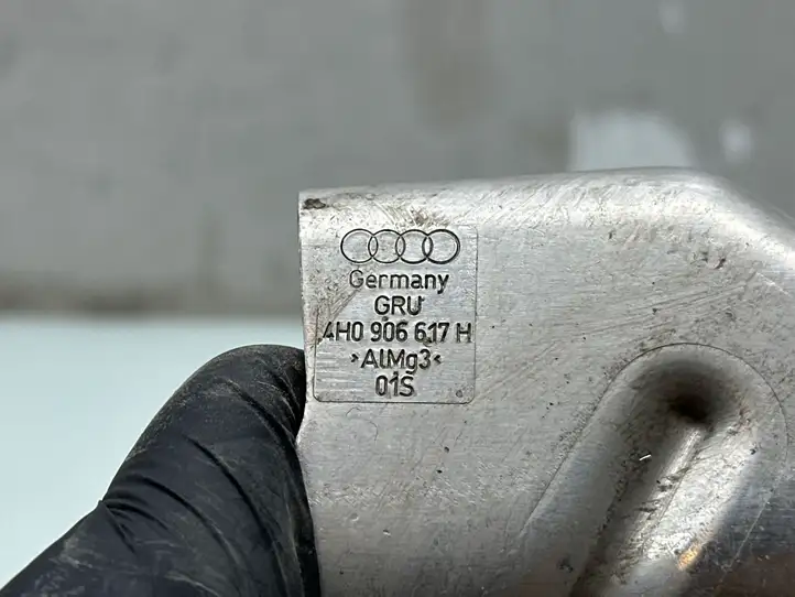 Audi A8 S8 D4 4H (2010 - 2014) 4H0906617H Кронштейн насоса вторичного воздуха — фото 7