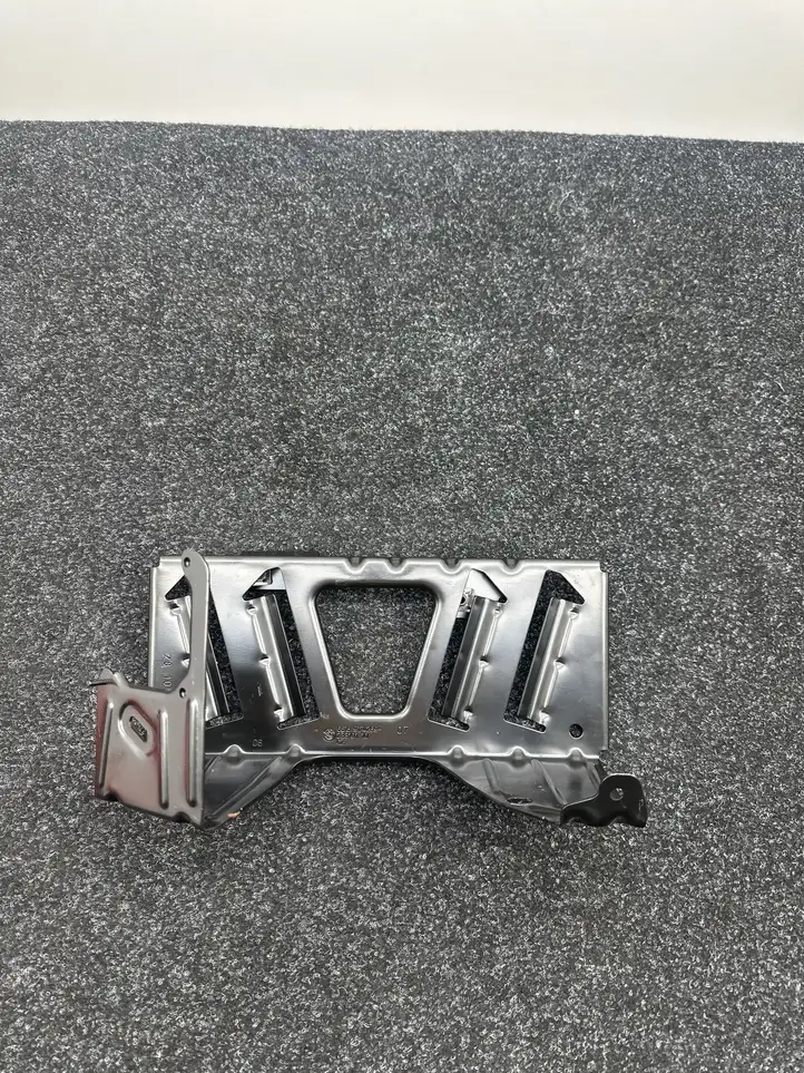 BMW 6 F12 F13 (2010 - 2018) 9174269 Кронштейн усилителя звука — фото 2