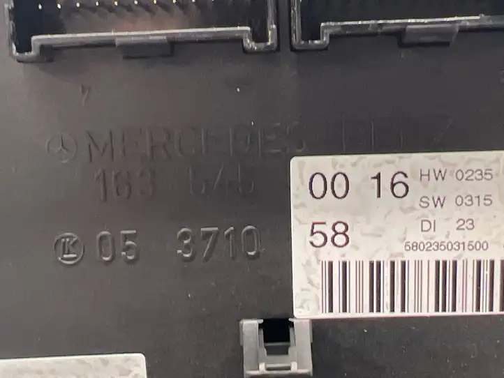 Mercedes-Benz ML W163 (1997 - 2005) 1635450016 Блок предохранителей — фото 3