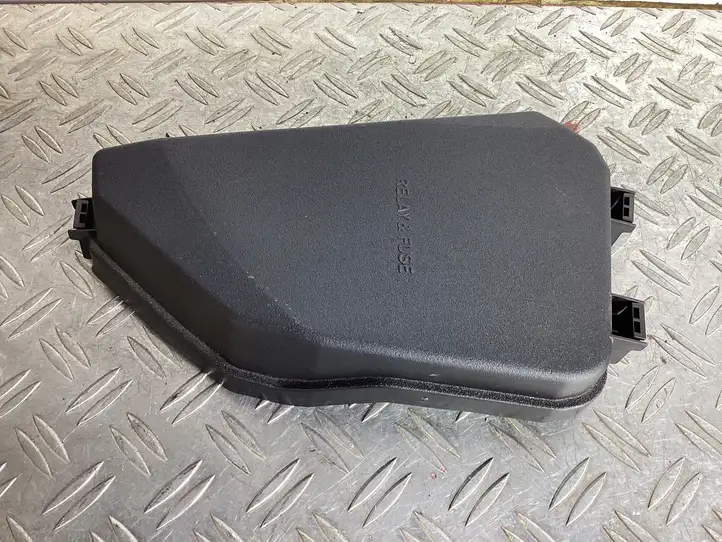 Lexus NX (2021 - ) 8266278270 Крышка ящика предохранителей — фото 1