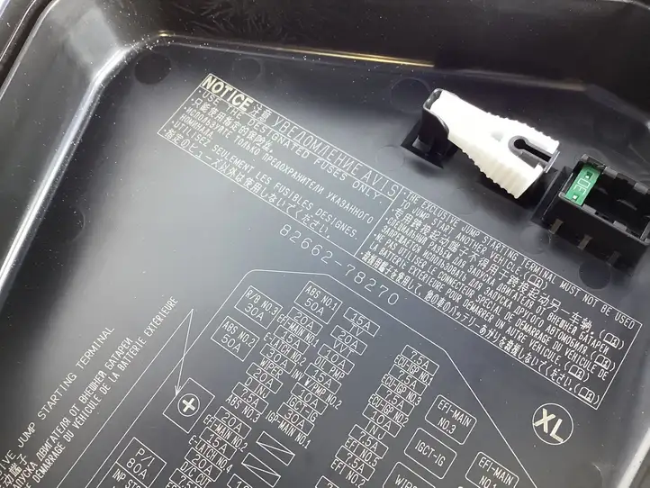 Lexus NX (2021 - ) 8266278270 Крышка ящика предохранителей — фото 3