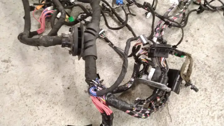Renault Latitude (L70) (2010 - 2014) 240147697R Прочая электропроводка — фото 11