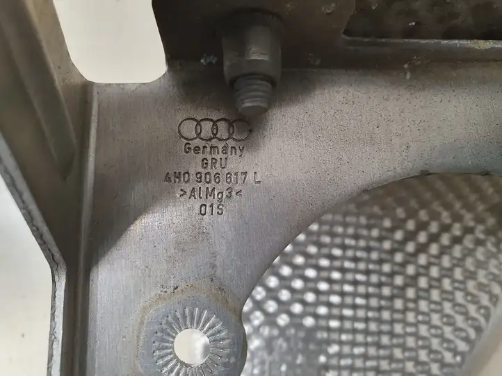 Audi A8 S8 D4 4H (2010 - 2014) 4H0906617L Кронштейн насоса вторичного воздуха — фото 2