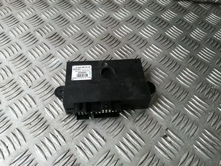 Mercedes-Benz Vito Viano W639 (2003 - 2010) A6394460232 Блок управления раздвижными дверями (ECU) — фото 1