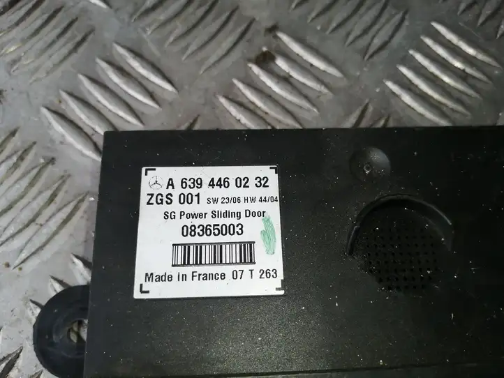 Mercedes-Benz Vito Viano W639 (2003 - 2010) A6394460232 Блок управления раздвижными дверями (ECU) — фото 2