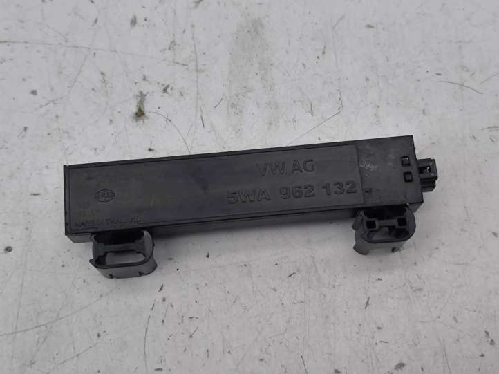 5FA22407500 Audi A3 8Y Beraktės sistemos antena