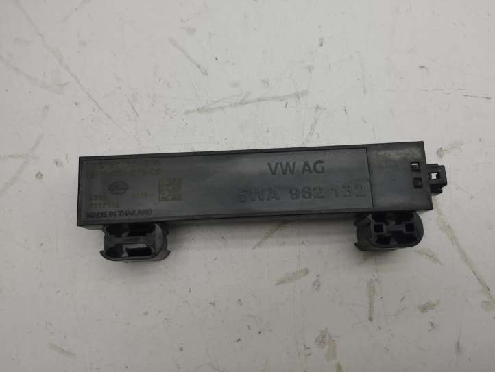 5WA962132 Audi A3 8Y Beraktės sistemos antena