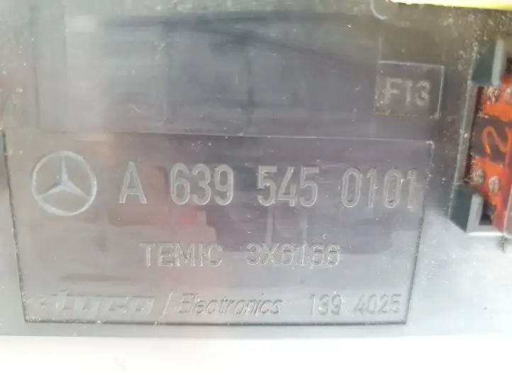 Mercedes-Benz Vito Viano W639 (2003 - 2010) 6395450201 Блок предохранителей — фото 3