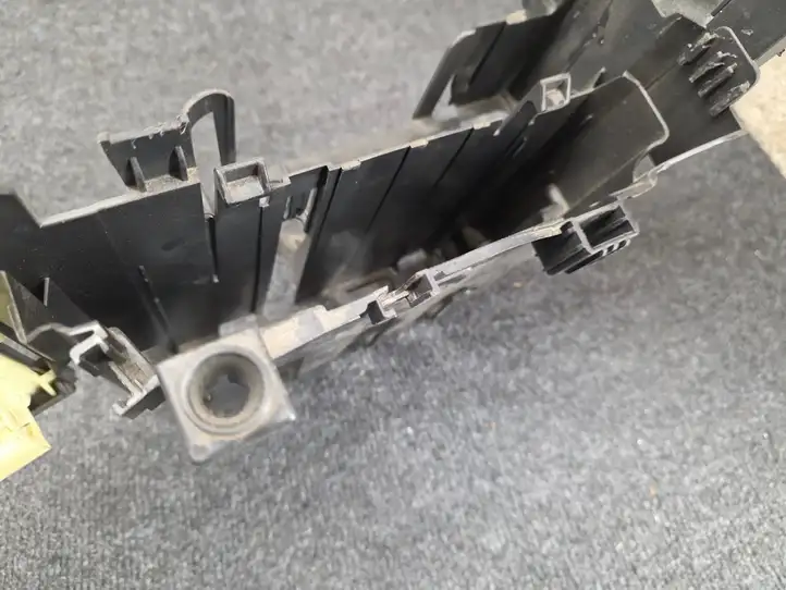 BMW 4 G22 G23 G24 G26 (2020 - ) 9454102 Кронштейн ЭБУ двигателя — фото 2