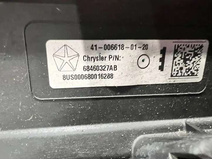 Chrysler Pacifica (2016 - ) 68460327AB Другая деталь раздвижной двери — фото 5