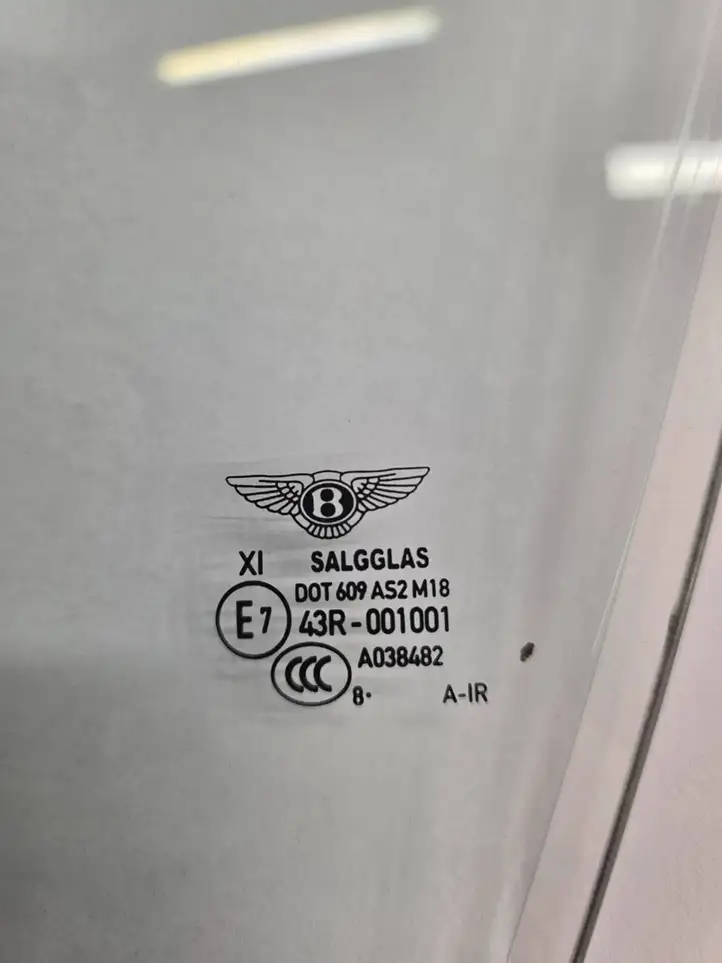 Bentley Bentayga (2015 - ) 36A845021A Стекло передней двери — фото 3