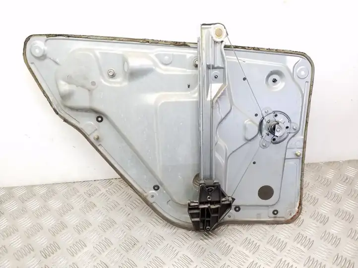 Skoda Fabia Mk1 (6Y) (1999 - 2007) 6Y0839752B Механический стеклоподъемник задней двери — фото 2