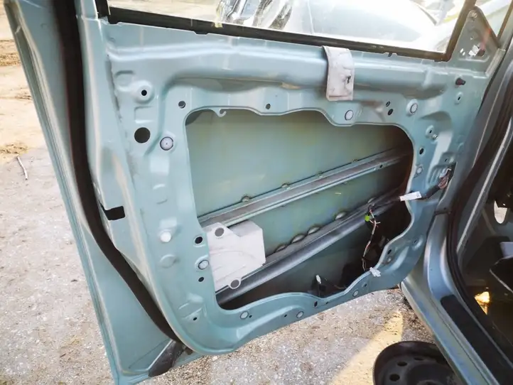 Mazda 5 (2005 - 2010) Дверь — фото 3