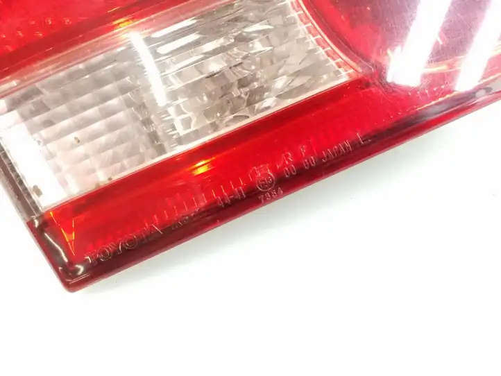 Toyota Avensis Verso (2001 - 2004) Задний фонарь в крышке багажника — фото 2