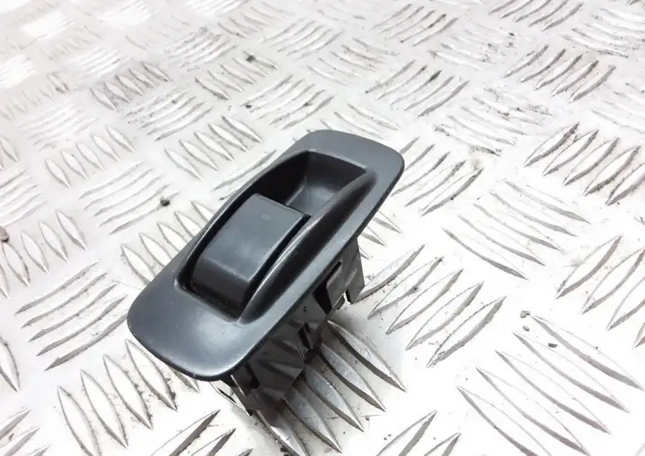 Toyota Corolla Verso AR10 (2004 - 2009) 848100F010 Блок кнопок стеклоподъемников — фото 3