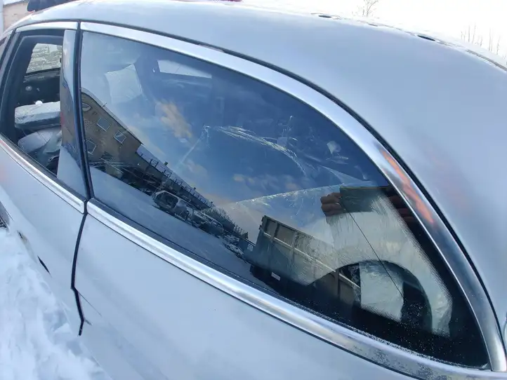 Ford Mondeo MK IV (2007 - 2014) 43R001595 Заднее боковое стекло — фото 1