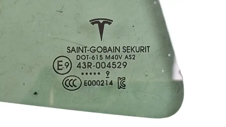 Tesla Model 3 (2017 - 2023) 108070600 Заднее боковое стекло — фото 3
