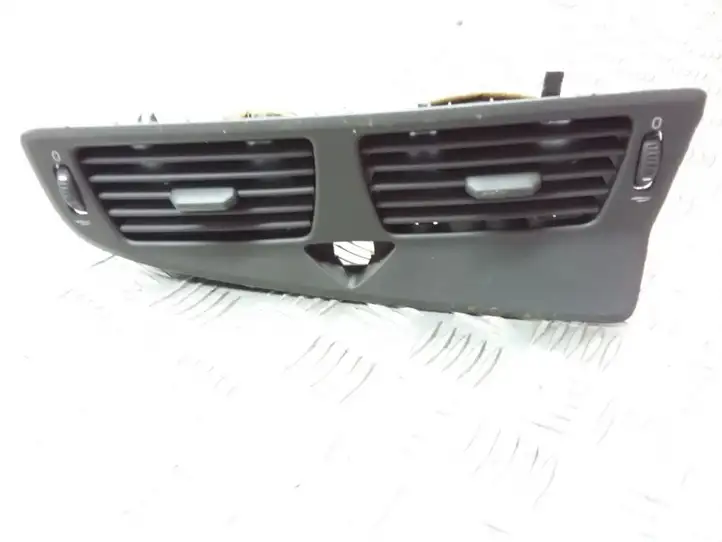 Volvo V70 (2000 - 2004) 3409374 Центральный воздушный дефлектор — фото 1