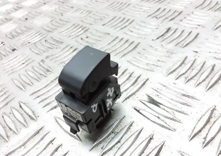 Toyota Corolla Verso AR10 (2004 - 2009) 848100F010 Блок кнопок стеклоподъемников — фото 5