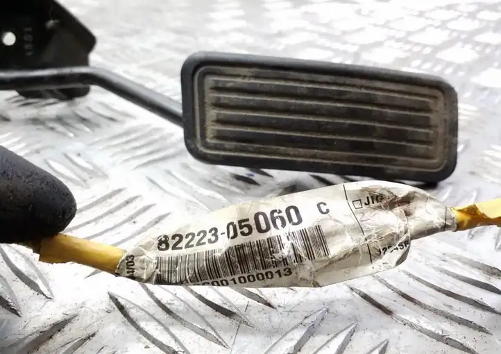 Toyota Avensis T250 (2003 - 2006) 8222305060 Педаль акселератора — фото 5