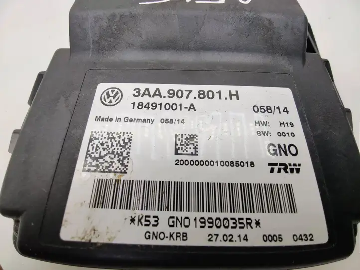 Volkswagen PASSAT B7 (2011 - 2014) 3AA907801H Блок управления стояночным тормозом — фото 4