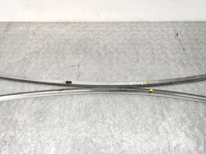 Tesla Model 3 (2017 - 2023) 108351900C Накладка стекла передней двери — фото 7
