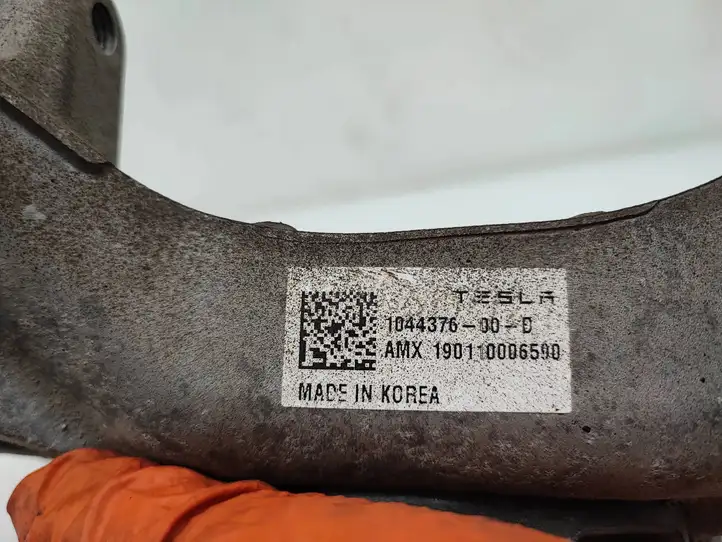 Tesla Model 3 (2017 - 2023) 104437600D Верхняя опора пружины — фото 5