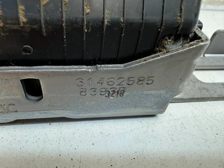 Volvo XC60 (2017 - ) 31462585 Скоба замка крышки багажника — фото 3