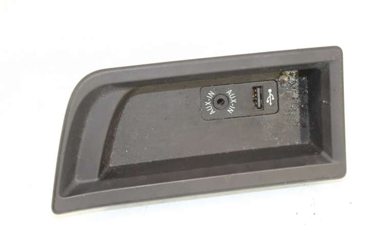 9207358 BMW 3 F30 F35 F31 USB jungtis