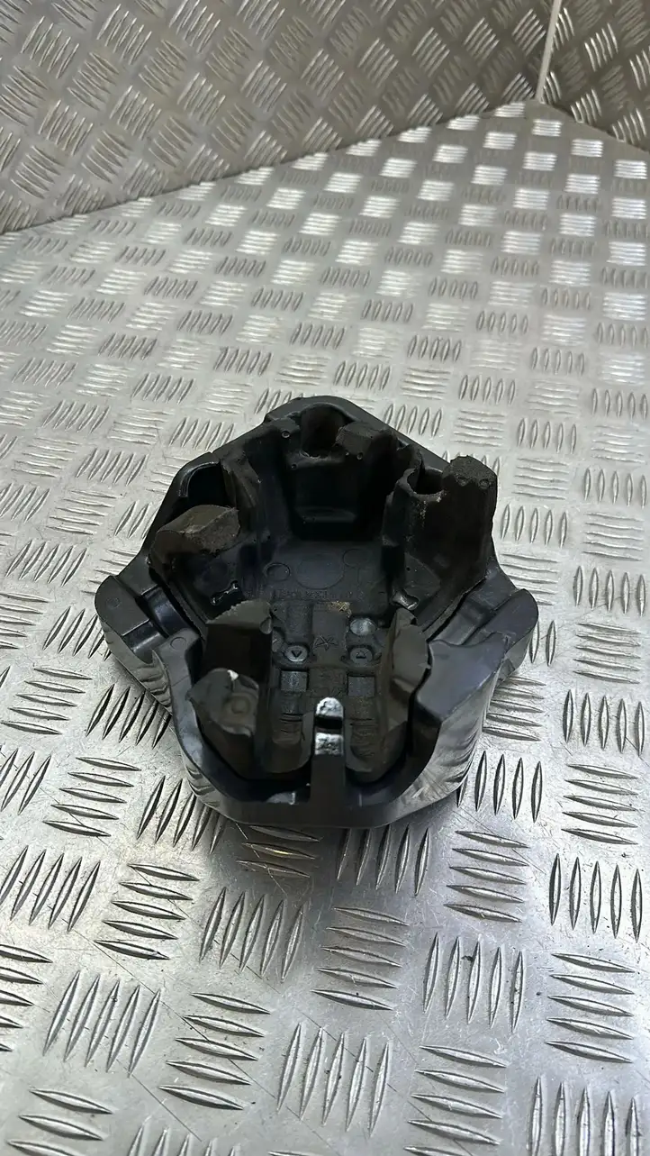 Jeep Grand Cherokee (2010 - 2021) P05162071AB Кронштейн пневмокомпрессора — фото 5