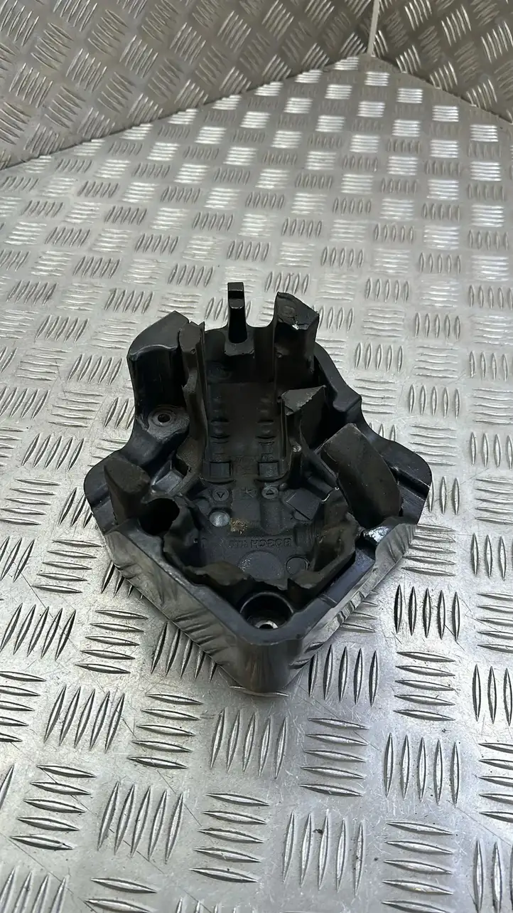 Jeep Grand Cherokee (2010 - 2021) P05162071AB Кронштейн пневмокомпрессора — фото 7