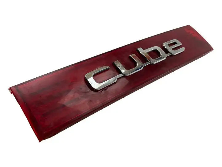 Nissan Cube Z12 (2008 - 2014) P8244 Эмблема производителя — фото 2