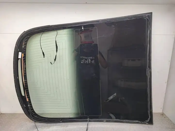 Tesla Model 3 (2017 - 2023) 147292599C Открывающееся стекло крышки багажника — фото 4