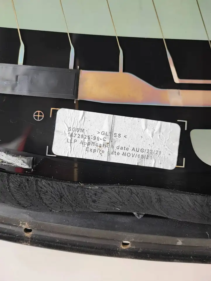 Tesla Model 3 (2017 - 2023) 147292599C Открывающееся стекло крышки багажника — фото 5