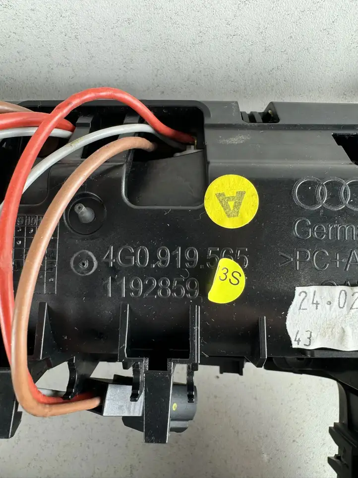 Audi A6 C7 (2014 - 2018) 4G0919565 Накладка заднего прикуривателя — фото 2