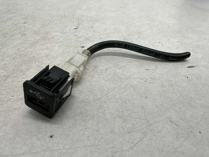 9229294 BMW 3 G20 G21 USB jungtis