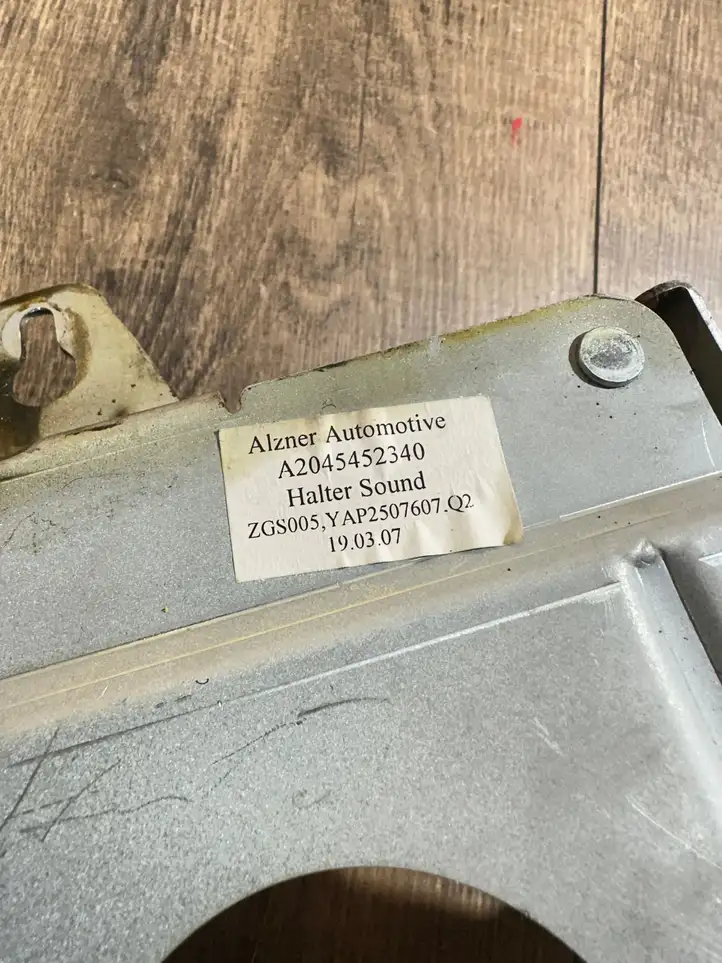 Mercedes-Benz C W204 (2007 - 2014) A2045452340 Кронштейн усилителя звука — фото 5