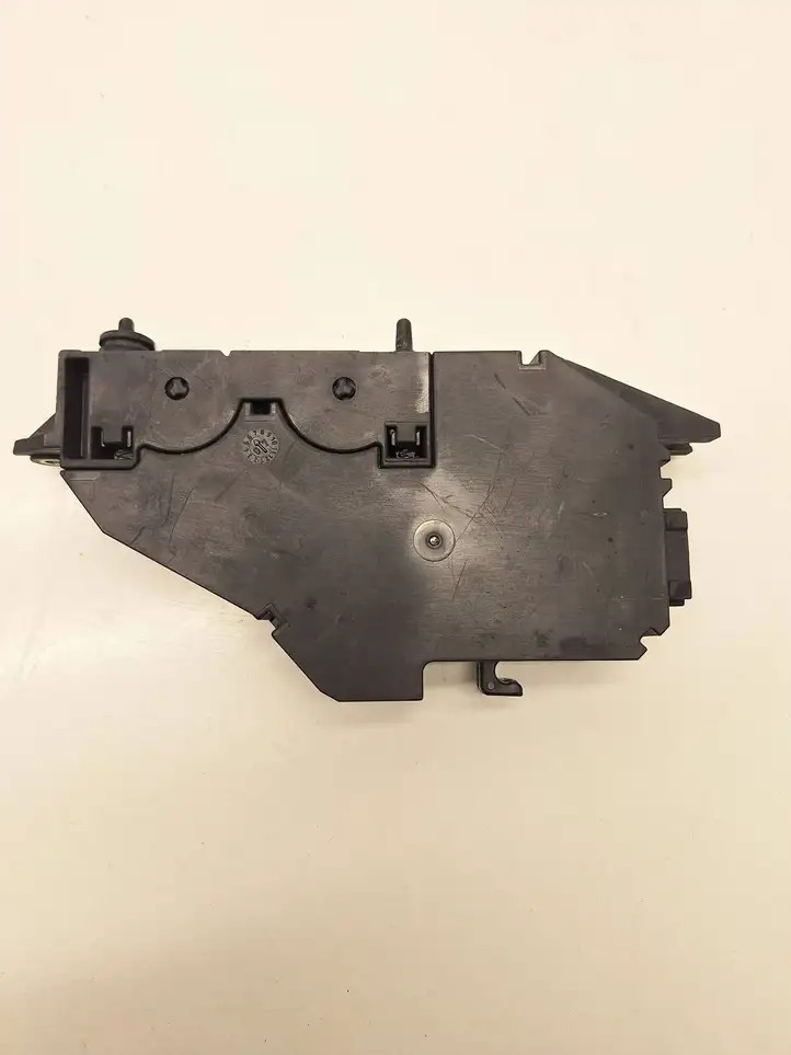BMW X5 E70 (2006 - 2013) 4215606 Замок бардачка — фото 2