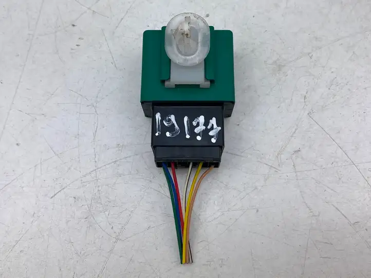 Toyota Prius+ (ZVW40) (2011 - 2018) 895A147020 Реле задних фонарей — фото 5