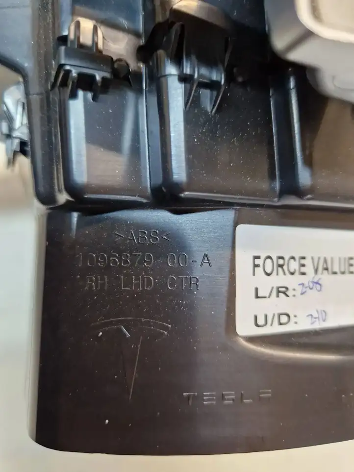 Tesla Model S (2016 - 2021) 109687900A Отделка внутренней панели салона — фото 6