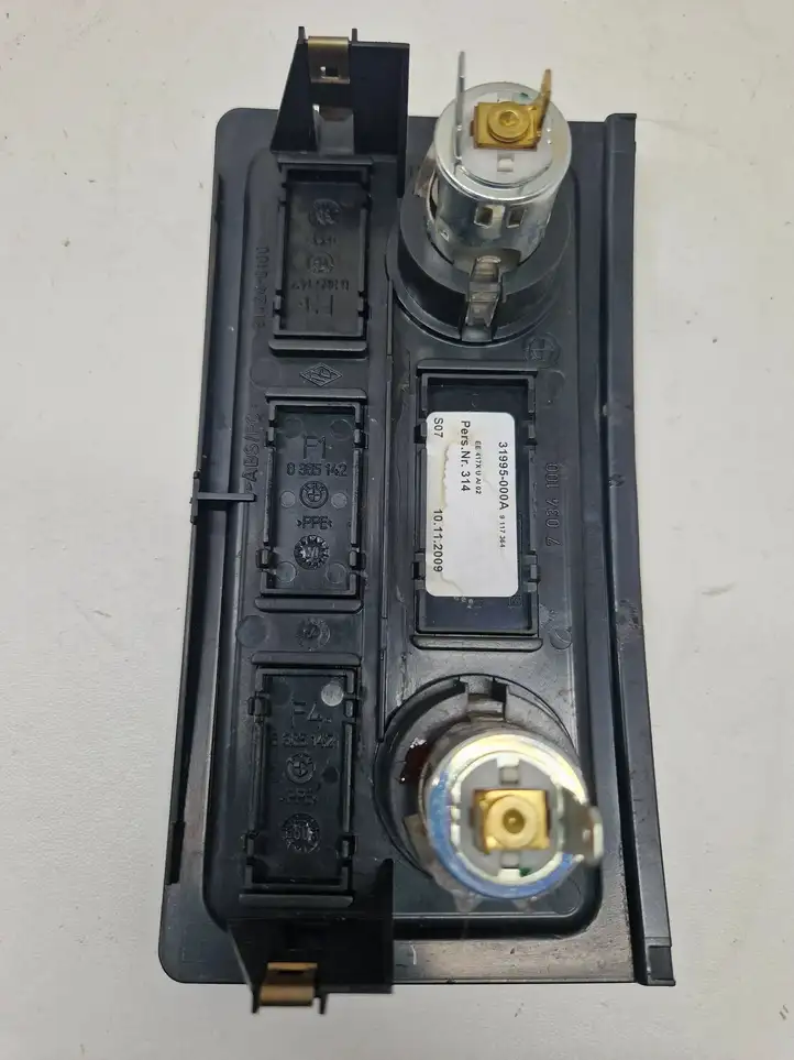 BMW 5 E60 E61 (2004 - 2010) 7034100 Накладка заднего прикуривателя — фото 8
