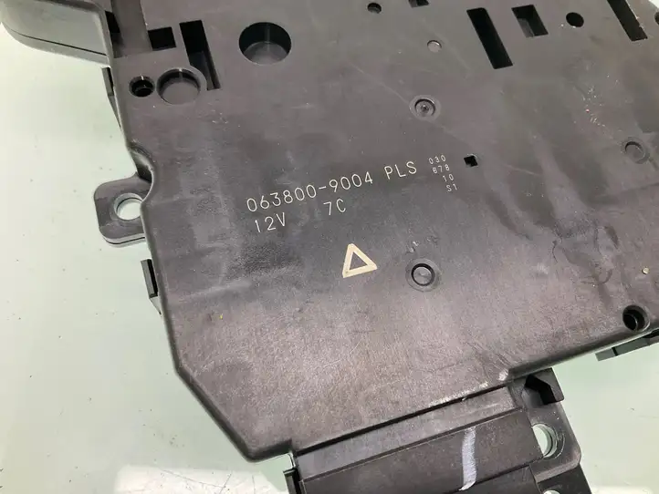 Lexus RX 450H (2015 - 2019) 0638009004 Двигатель задвижки потока воздуха — фото 4