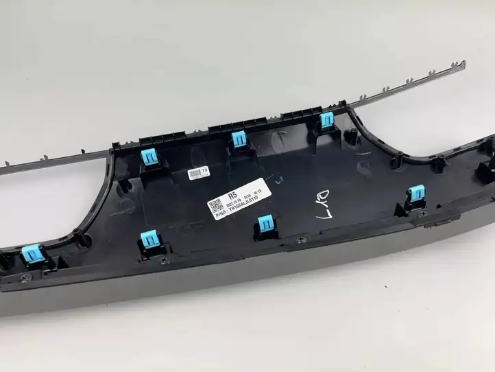 Renault Arkana (2019 - ) 682113392R Боковой воздушный дефлектор — фото 6