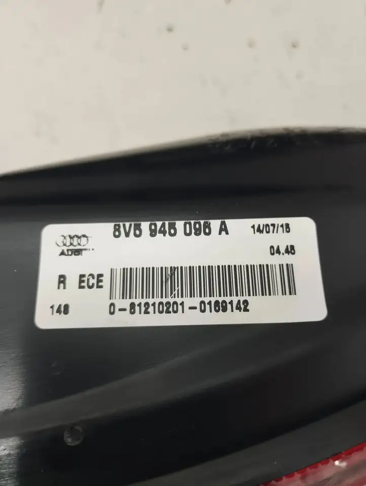 Audi A3/S3 8V (2012 - 2016) 8V5945095A Задний фонарь в кузове — фото 2