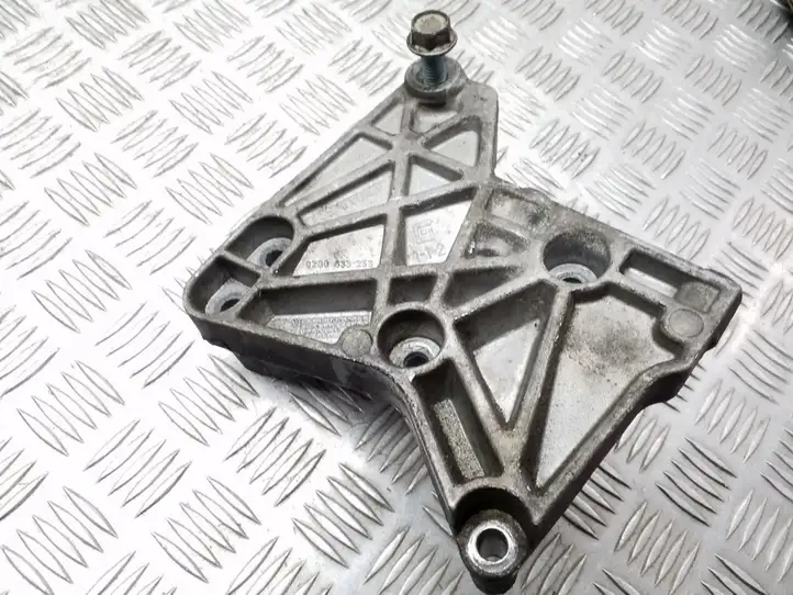 Nissan Qashqai (2006 - 2010) 8200633253 Кронштейн двигателя — фото 1