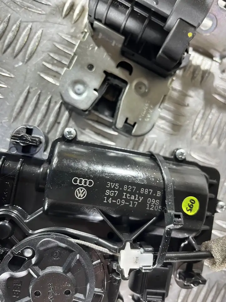 Audi A7 S7 4G (2010 - 2014) 3V5827887B Замок крышки багажника — фото 4
