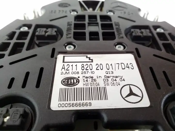 Mercedes-Benz E W211 (2002 - 2009) A2118202001 Задняя подсветка — фото 3