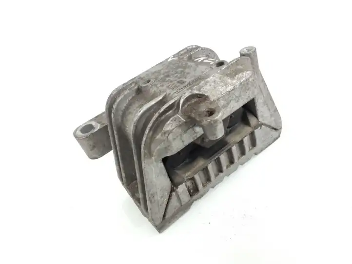 Volkswagen Touran I (2003 - 2010) 1K0199262BB Опора двигателя — фото 3