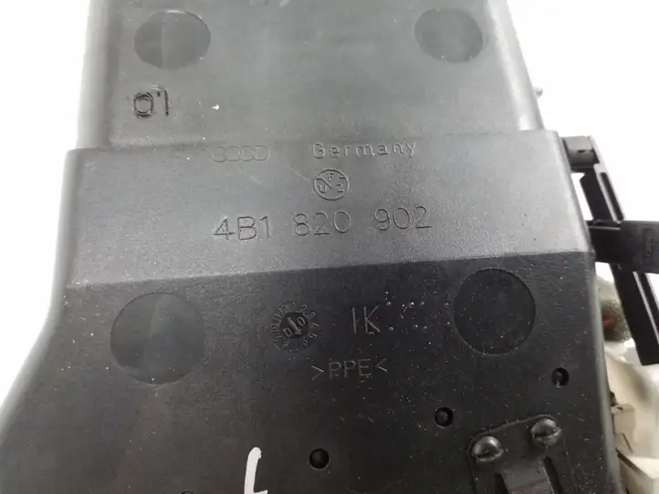 Audi A6 S6 C5 4B (1997 - 2001) 4B1820902 Боковой воздушный дефлектор — фото 3